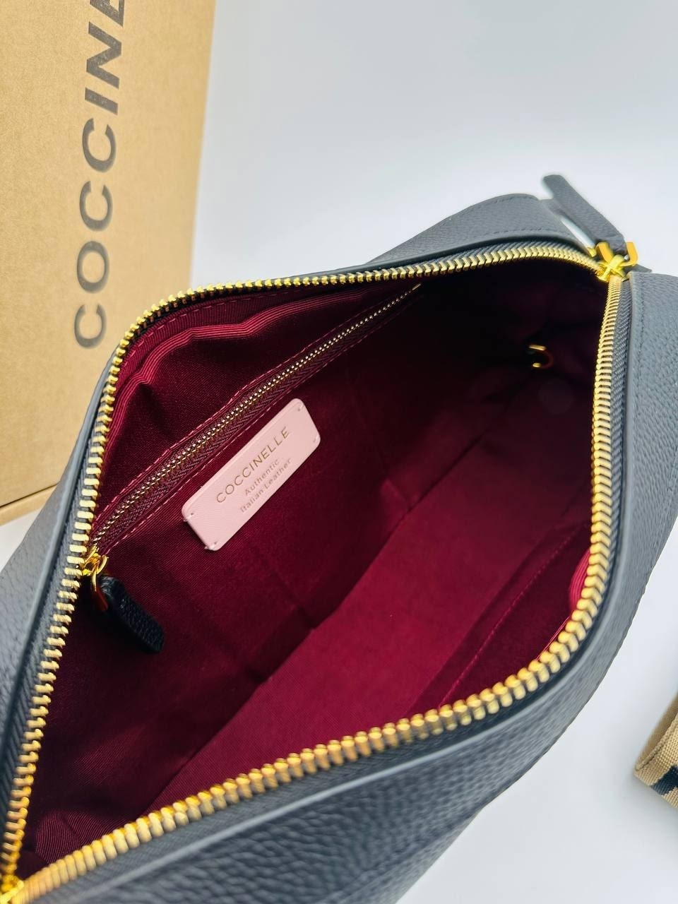 coccinelle сумка,сумки,сумки женская,сумка coccinelle jen medium,модная женская сумка