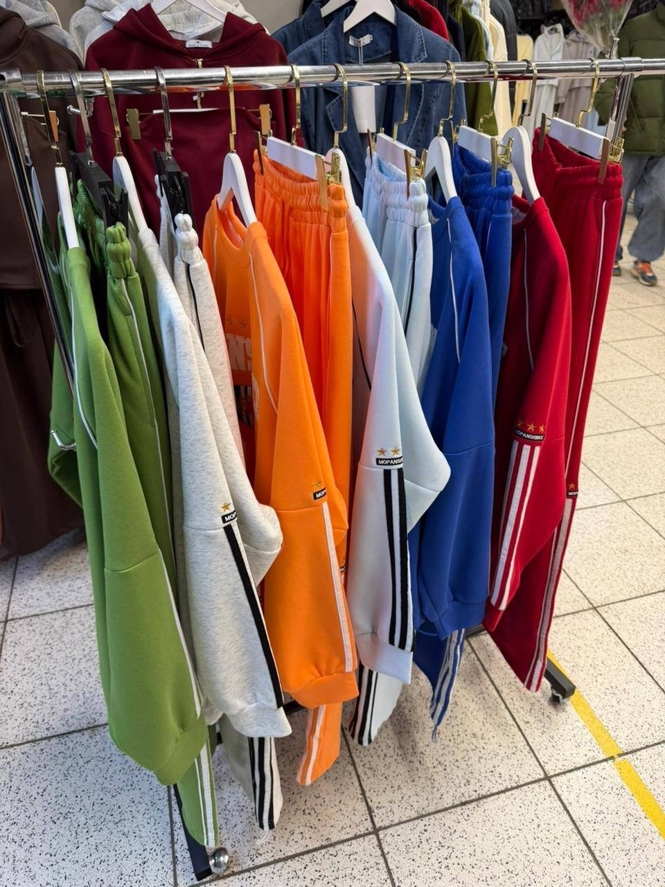 костюм спортивный,стильные костюмы,трикотажные костюмы,костюм женский,спортивные костюмы на флисе