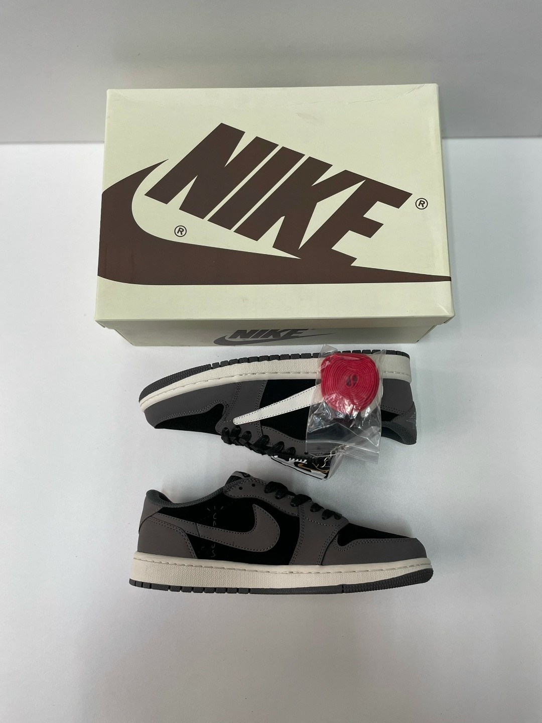 кроссовки nike air jordan 1 low x travis scott,кроссовки nike air jordan 1 low,кроссовки мужские nike air jordan 1,кроссовки nike air jordan 1 low travis scott grey black,кроссовки мужские nike air jo