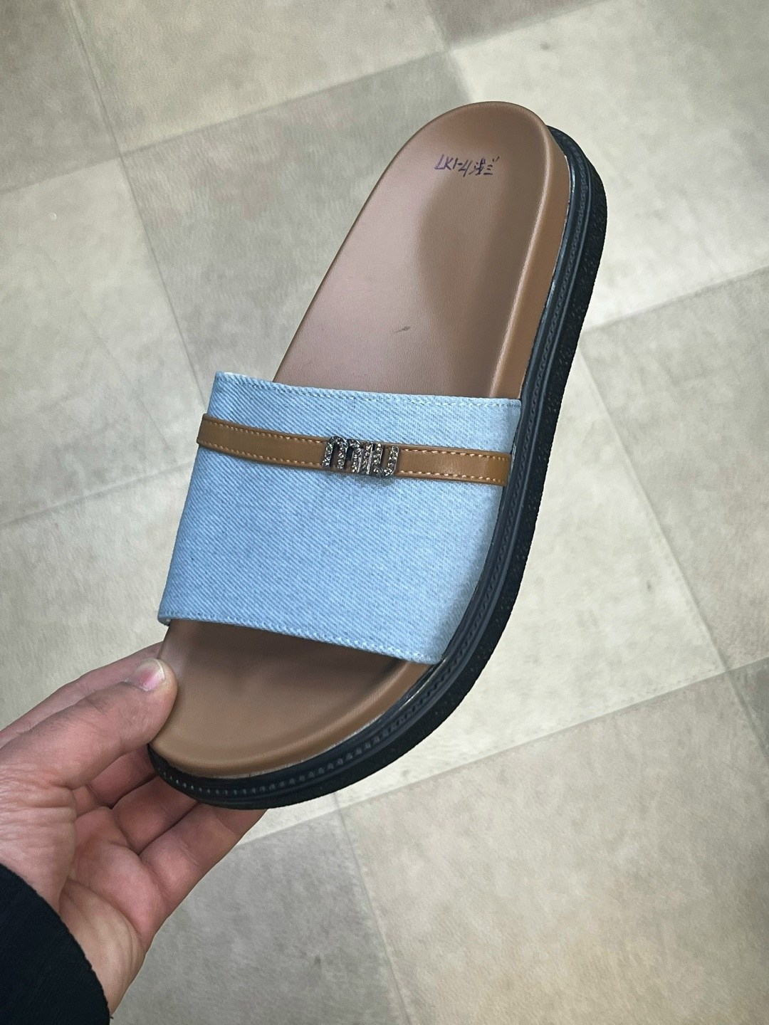 ,женские шлепанцы,кожаные шлепанцы,черные шлепанцы,модные шлепанцы