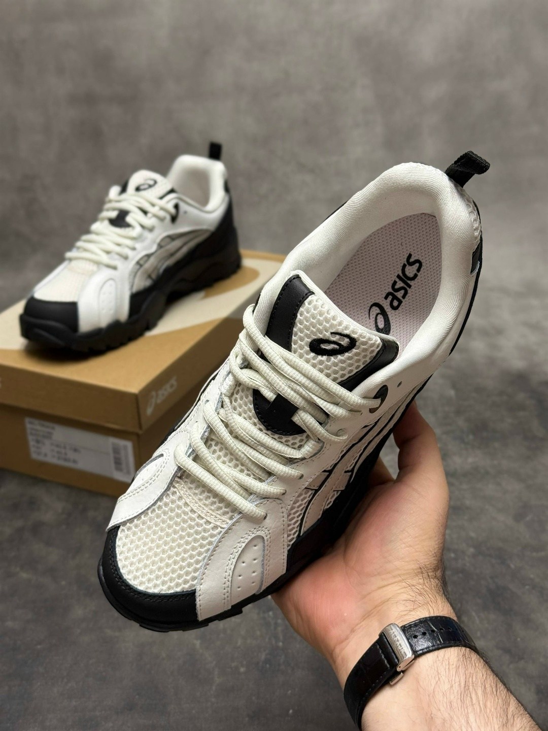 asics низкие повседневные кроссовки gel-truck с противоскользящей амортизацией белые черные,кроссовки asics,кроссовки asics gel pickax,кроссовки asics gel,asics мужские кроссовки