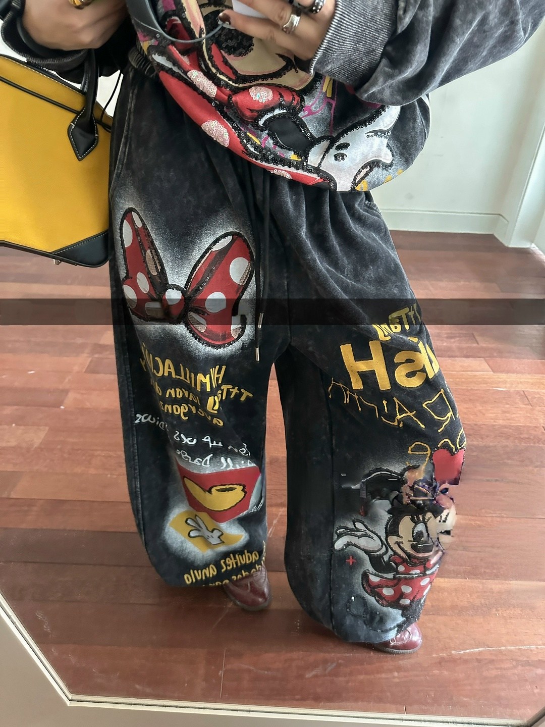 свитшот оверсайз с принтом "микки маус",свитшот женская,толстовки свитшот,кофта свитшот,свитшот рваный толстовка варенка оверсайз кофта мики маус