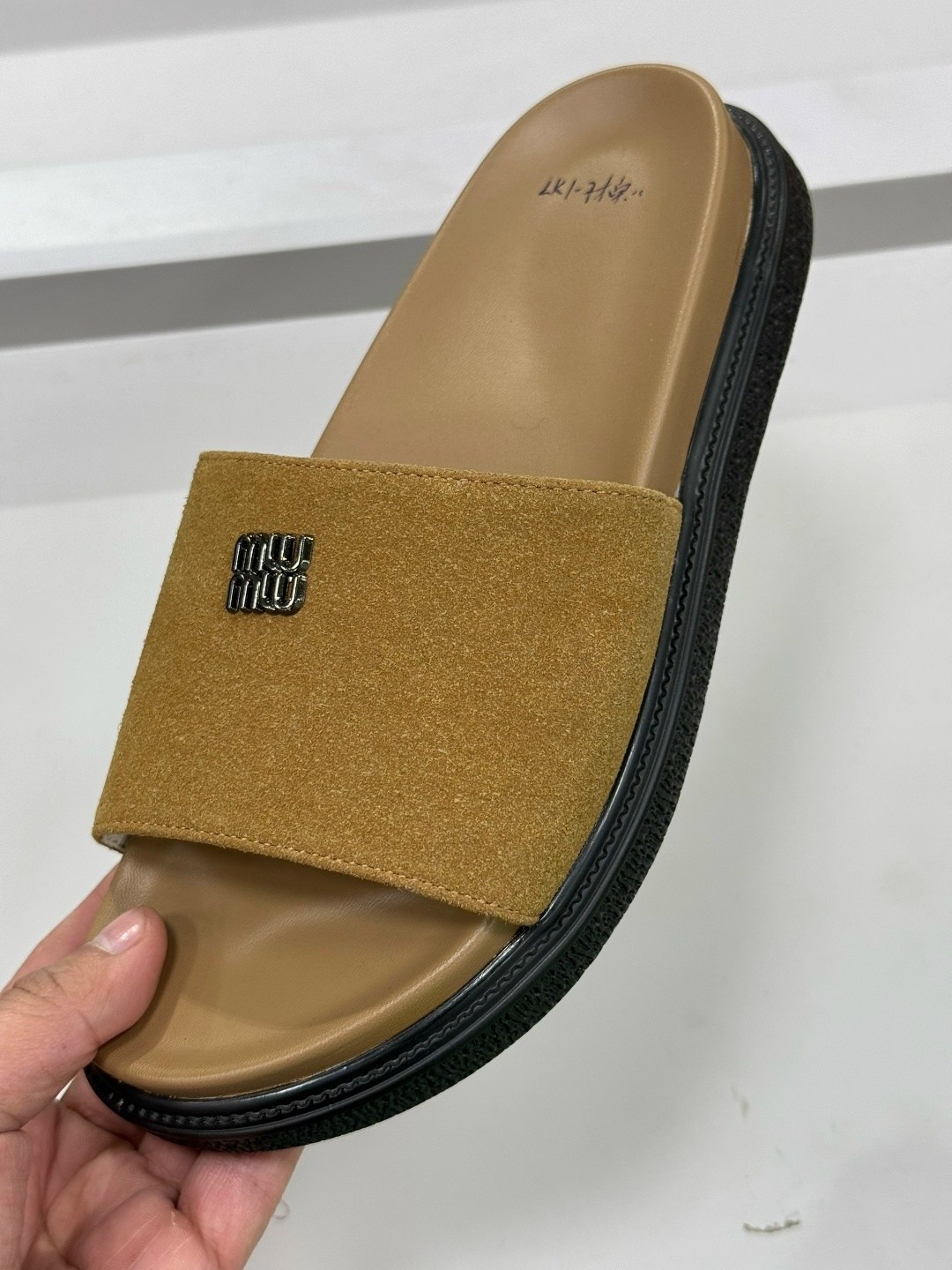 ,женские шлепанцы,модные тапочки,шлепки диор,сандалии женские