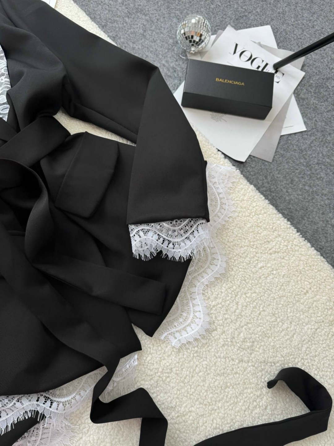 стильный наряд,одежда стильная,женские наряды,белые костюмы,модная блузка