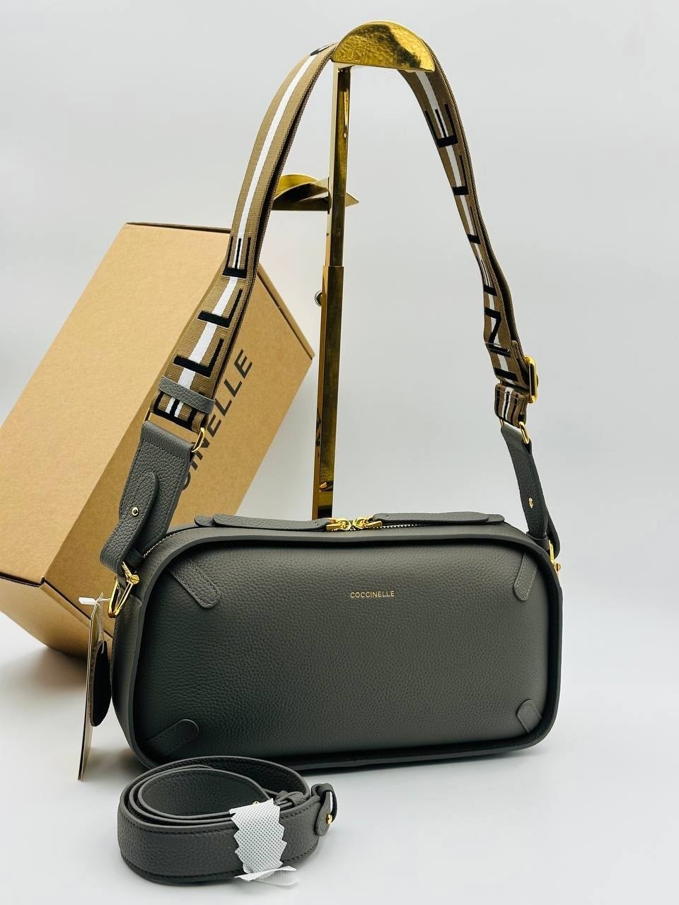 coccinelle сумка,сумки,сумки женская,сумка coccinelle jen medium,модная женская сумка