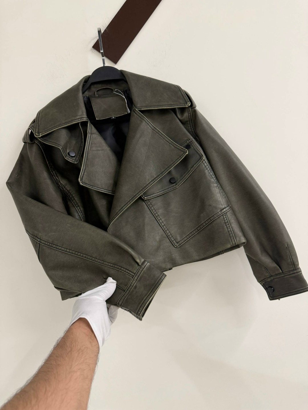 женская укороченная куртка из искусственной кожи,куртка женская из искусственной кожи,женская короткая куртка из искусственной кожи,короткая куртка из искусственной кожи,женская байкерская куртка из и