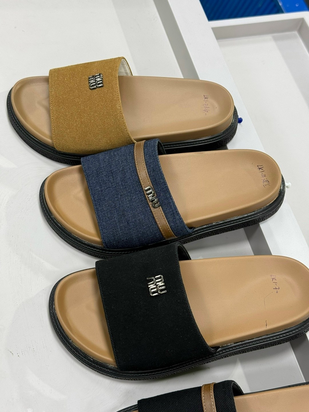 ,женские шлепанцы,модные тапочки,шлепки диор,сандалии женские