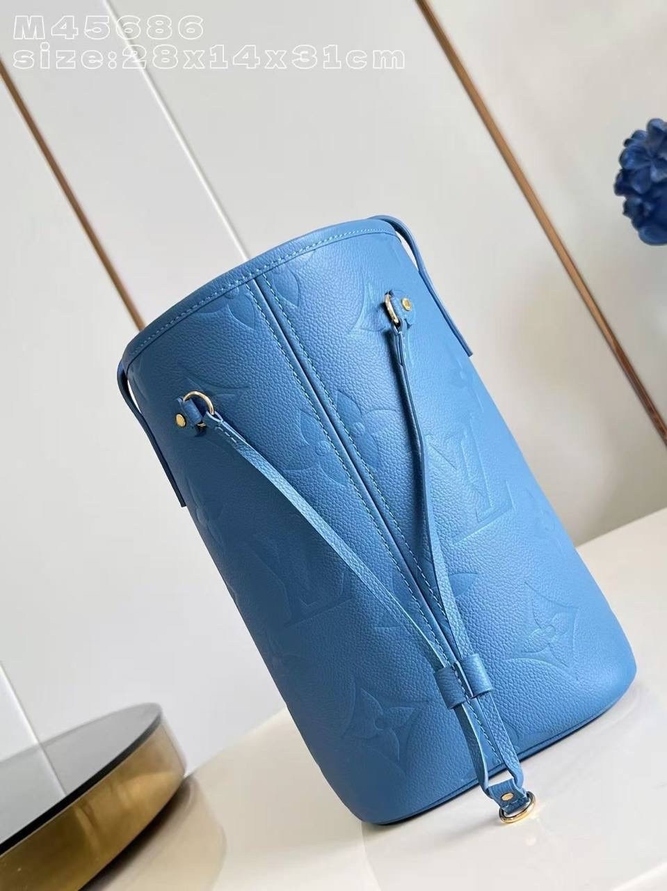 сумка луи виттон голубая,louis vuitton сумка,женская синяя сумка louis vuitton onthego mm,сумка луи виттон синяя,сумка женская louis vuitton