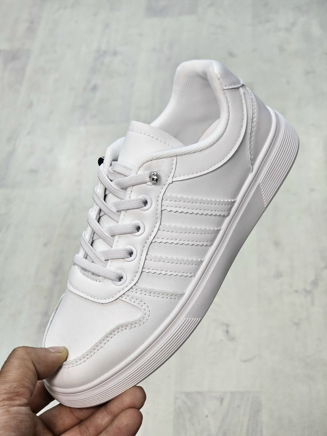 ,fz0384 женские кроссовки адидас белые,кроссовки женскиe,спортивная ,низкие кроссовки