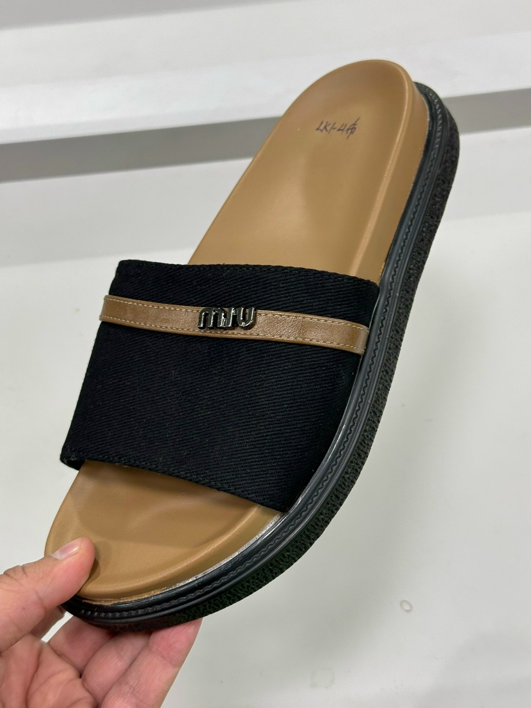 ,женские шлепанцы,модные тапочки,шлепки диор,сандалии женские