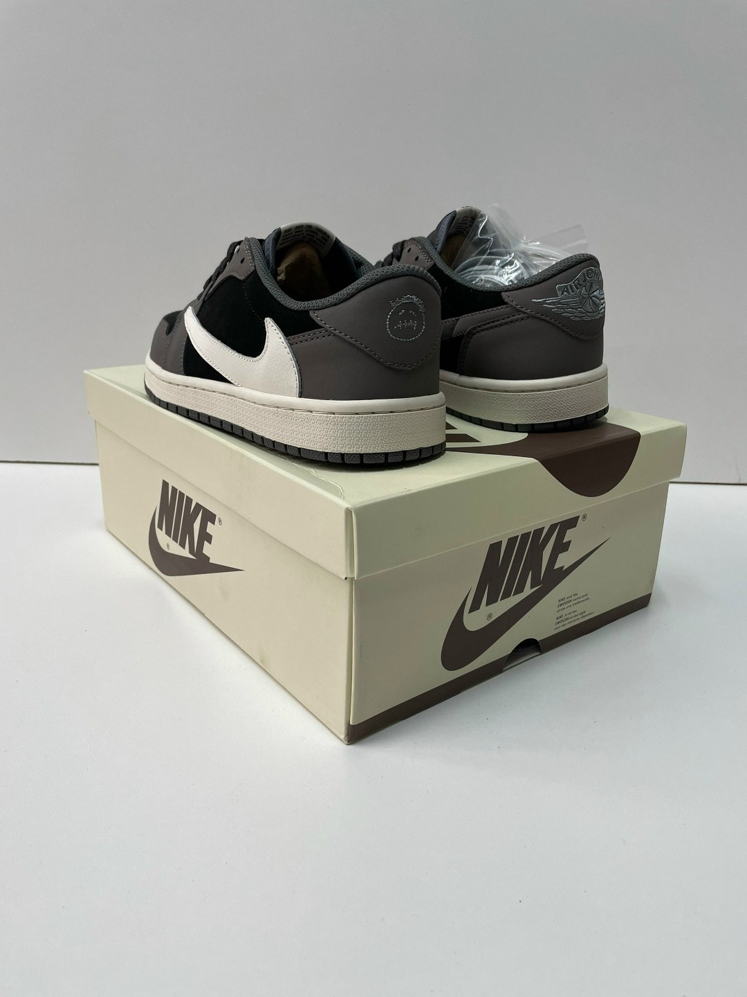 кроссовки nike air jordan 1 low x travis scott,кроссовки nike air jordan 1 low,кроссовки мужские nike air jordan 1,кроссовки nike air jordan 1 low travis scott grey black,кроссовки мужские nike air jo