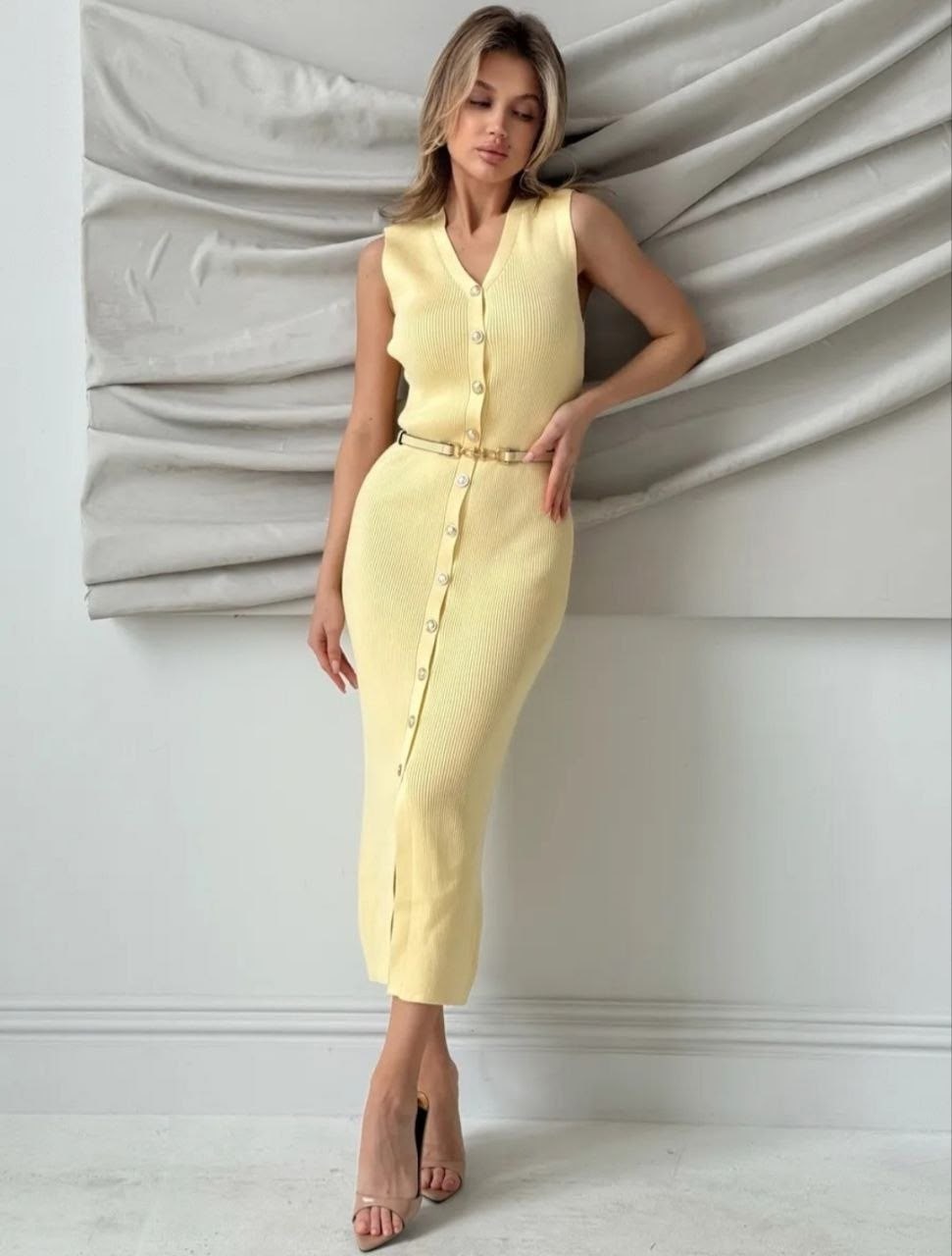 платье трикотажное с ремешком emberens,платье жилет трикотажное с ремешком emberens,платье трикотажное миди,платье трикотажное с поясом emberens,платье женское