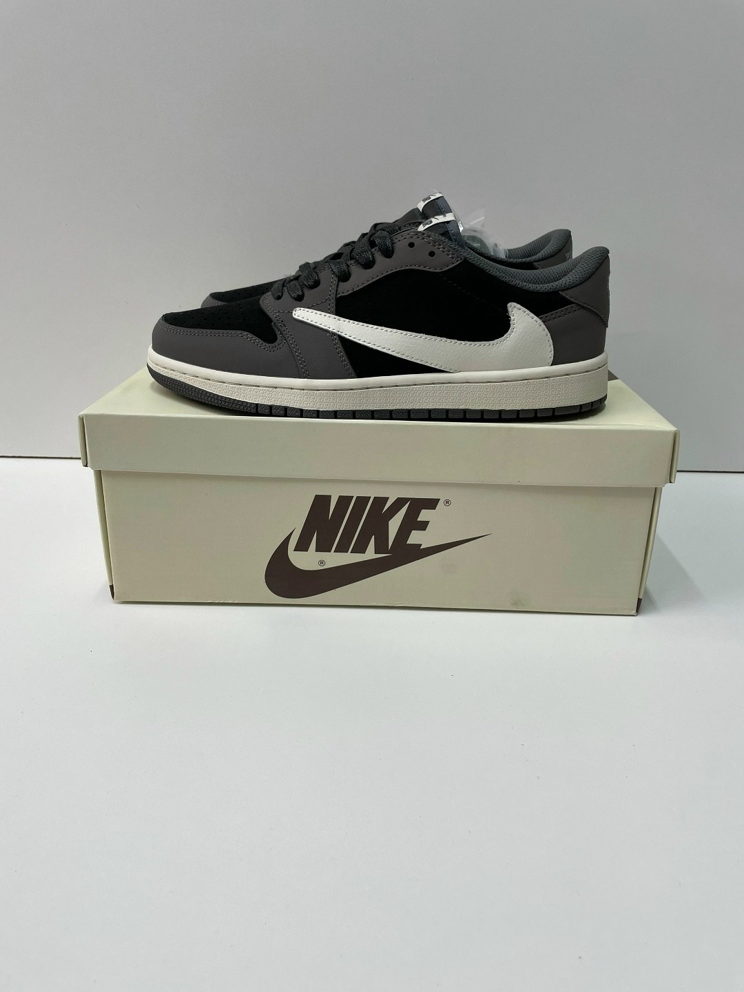 кроссовки nike air jordan 1 low x travis scott,кроссовки nike air jordan 1 low,кроссовки мужские nike air jordan 1,кроссовки nike air jordan 1 low travis scott grey black,кроссовки мужские nike air jo