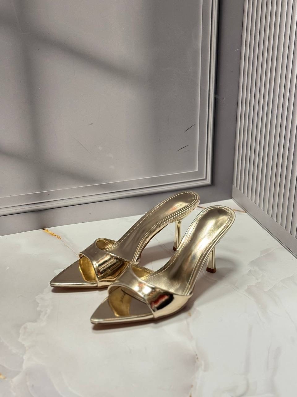 ,эконика золотые босоножки,модные босоножки,босоножки на высоком,каблуки босоножки