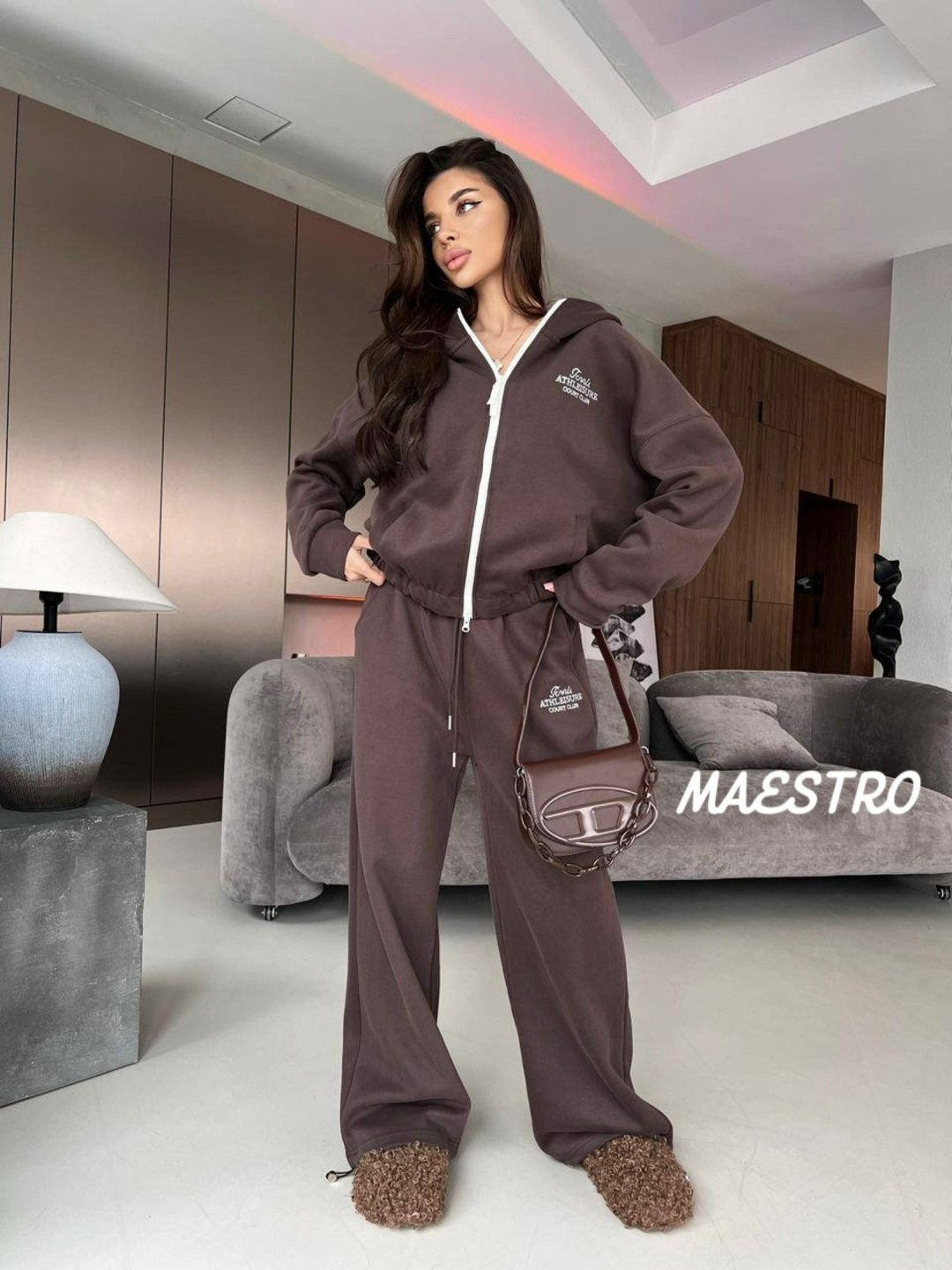 костюм спортивный женский,костюм спортивный,женский красный костюм miu miu,стильный костюм,женские костюмы