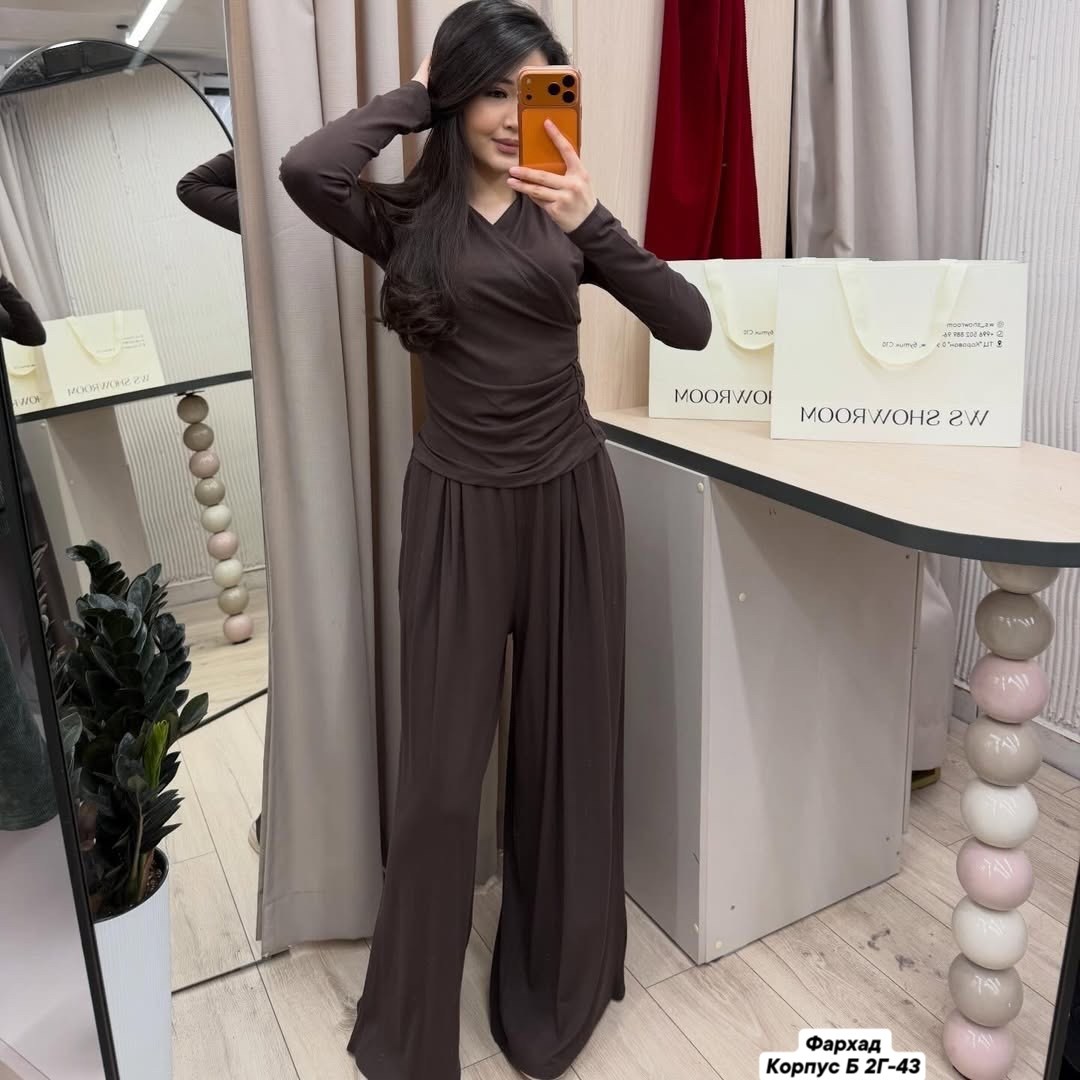 брючный костюм,лёгкий костюм из вискозы с лонгсливом и струящимися брюками,брючный трикотажный костюм,костюм трикотажный,женский костюм