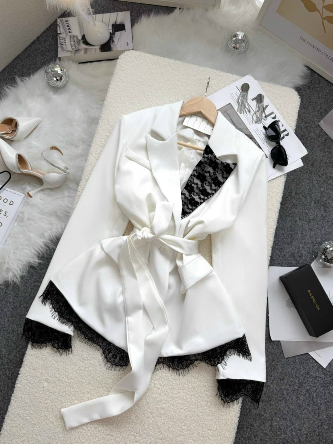 стильный наряд,одежда стильная,женские наряды,белые костюмы,модная блузка