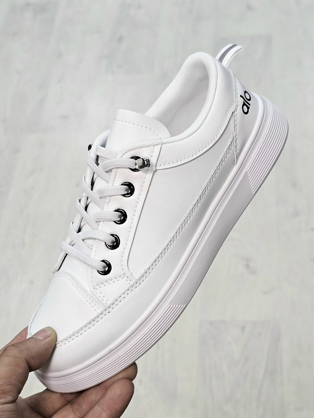 ,fz0384 женские кроссовки адидас белые,кроссовки женскиe,спортивная ,низкие кроссовки