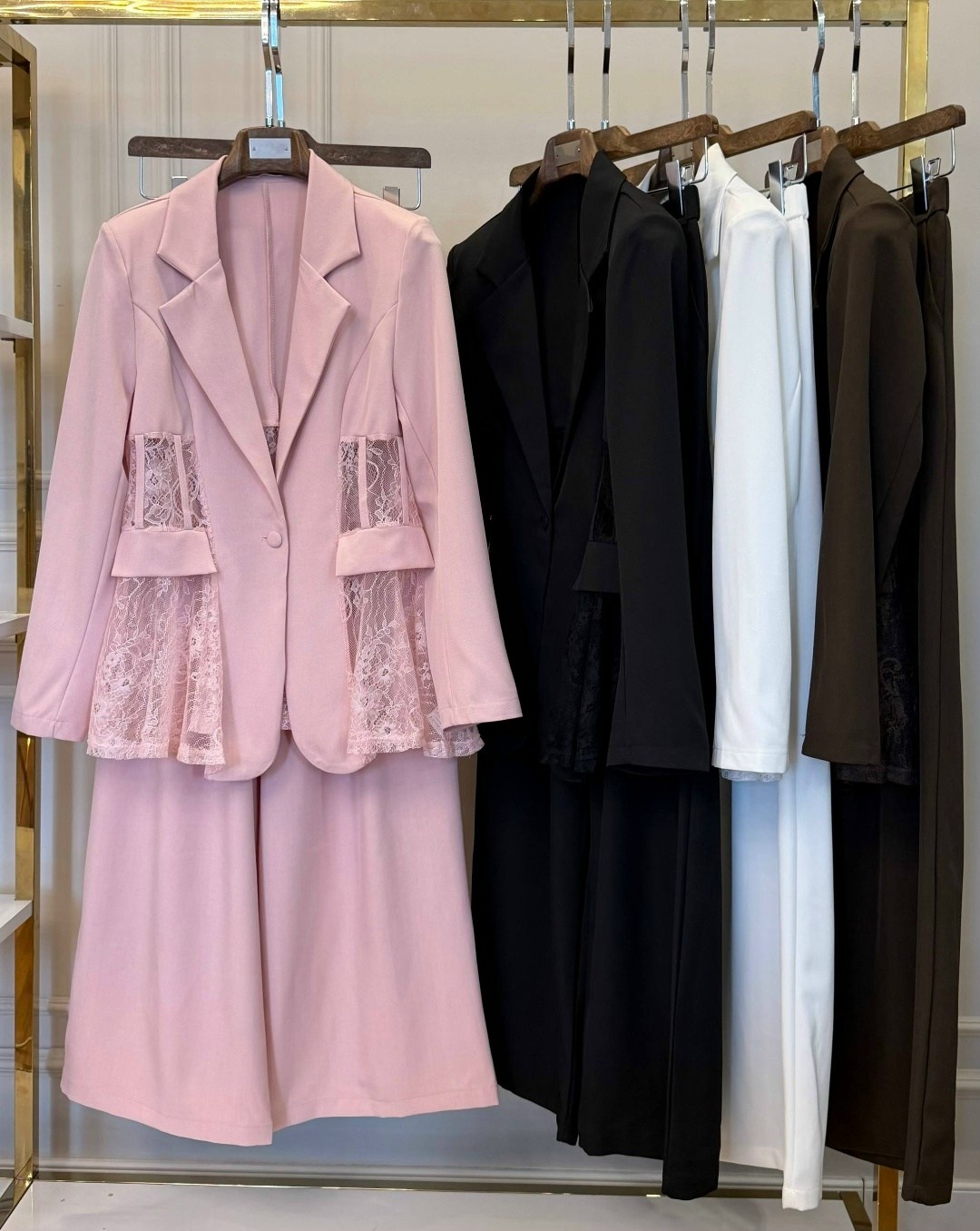 брючный костюм розовый,женский брючный костюм,брючный костюм женский розовый,модные брючные костюмы,пудровый брючный костюм