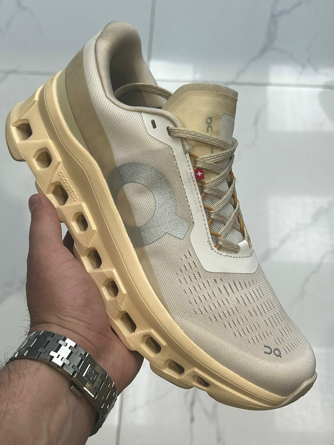 кроссовки on cloudmonster,кроссовки беговые,кроссовки cпортивные,повседневные кроссовки,кроссовки для бега