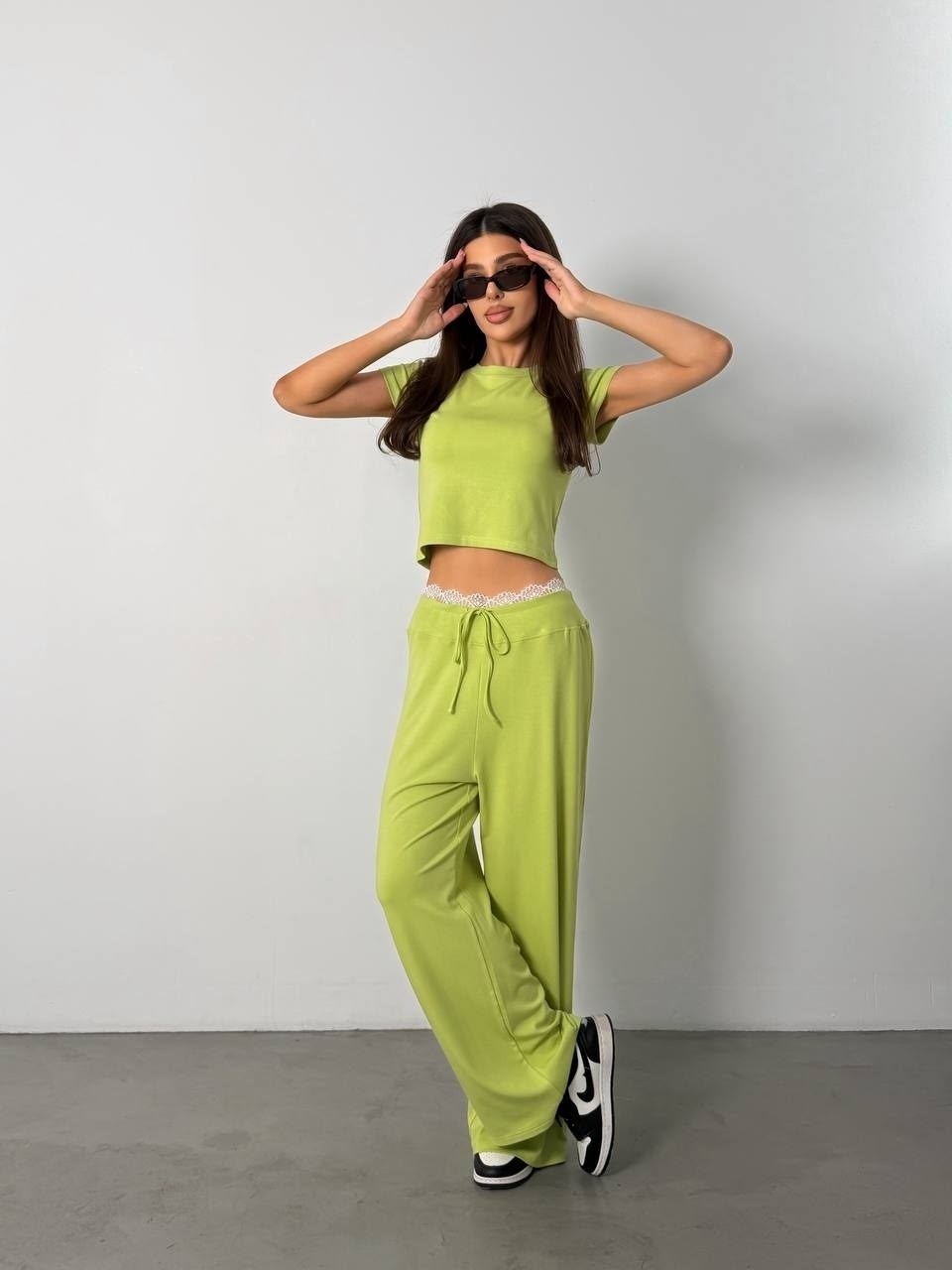 костюм с брюками,костюм женский,костюм топ и брюки,костюм топик и штаны,костюм лапша с брюками и кроп-топом mark_usa