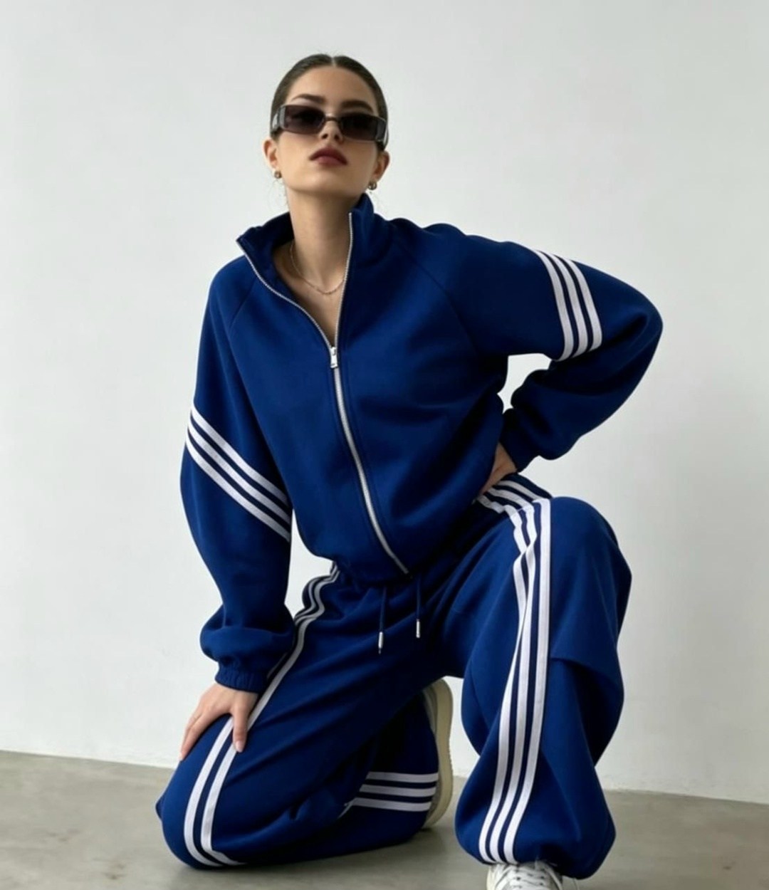 стиль одежды,лёгкий костюм адидас,спортивный костюм для женщин,стильные наряды