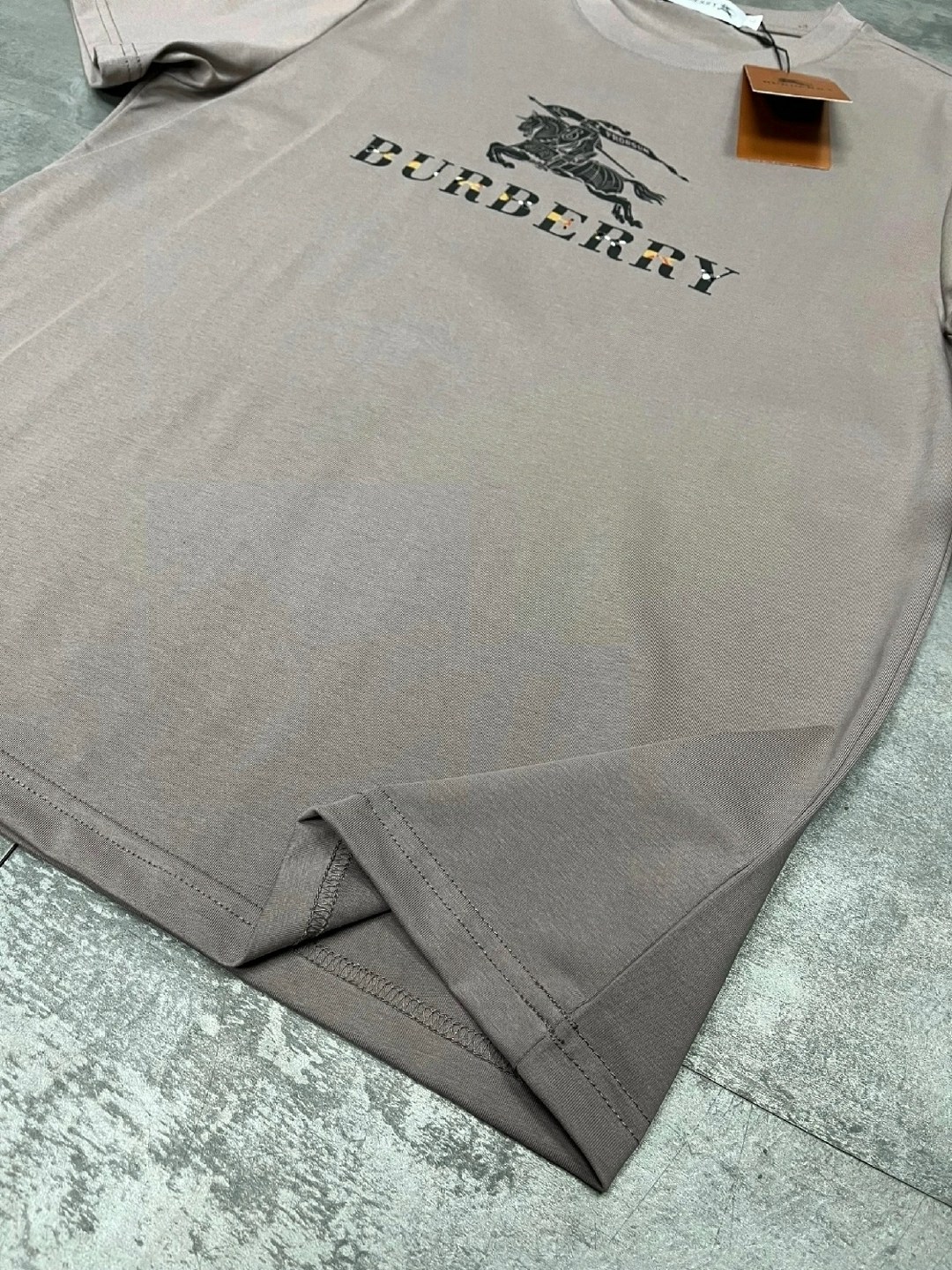 футболка burberry,футболки мужские,футболки для мужчин,мужская футболка burberry,burberry футболка мужская серая