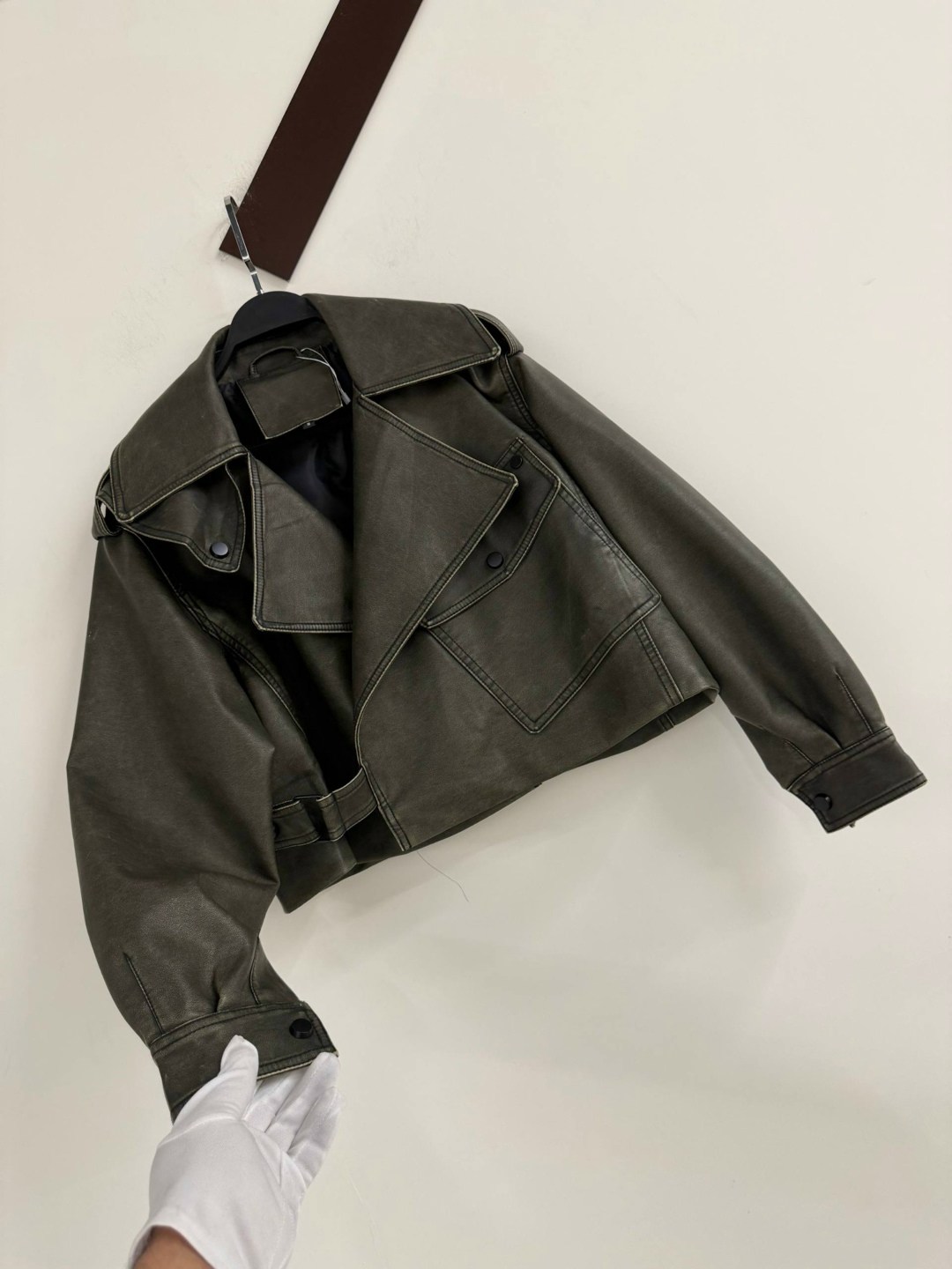 женская укороченная куртка из искусственной кожи,куртка женская из искусственной кожи,женская короткая куртка из искусственной кожи,короткая куртка из искусственной кожи,женская байкерская куртка из и