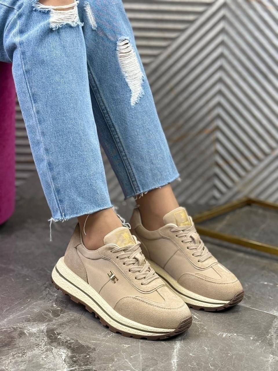 ,кроссовки женскиe,бежевые кроссовки,стильные кроссовки,кроссовка