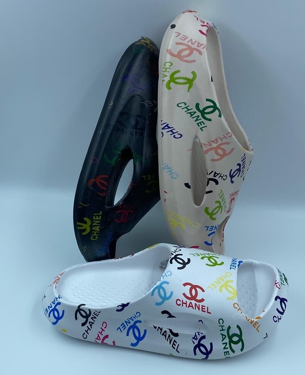 ,резиновые шлепанцы,тапочки модные,женские шлепанцы,пляжная