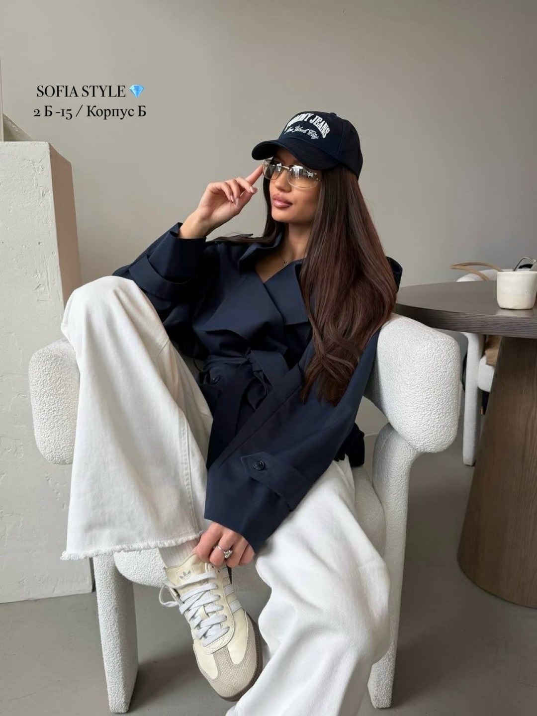 тренч с поясом,стильные наряды,короткий тренч,стили одежды кэжуал