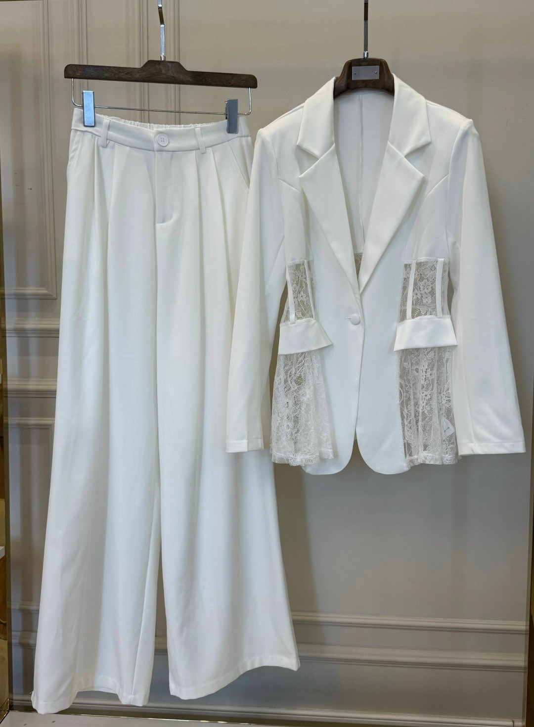 брючный костюм розовый,женский брючный костюм,брючный костюм женский розовый,модные брючные костюмы,пудровый брючный костюм