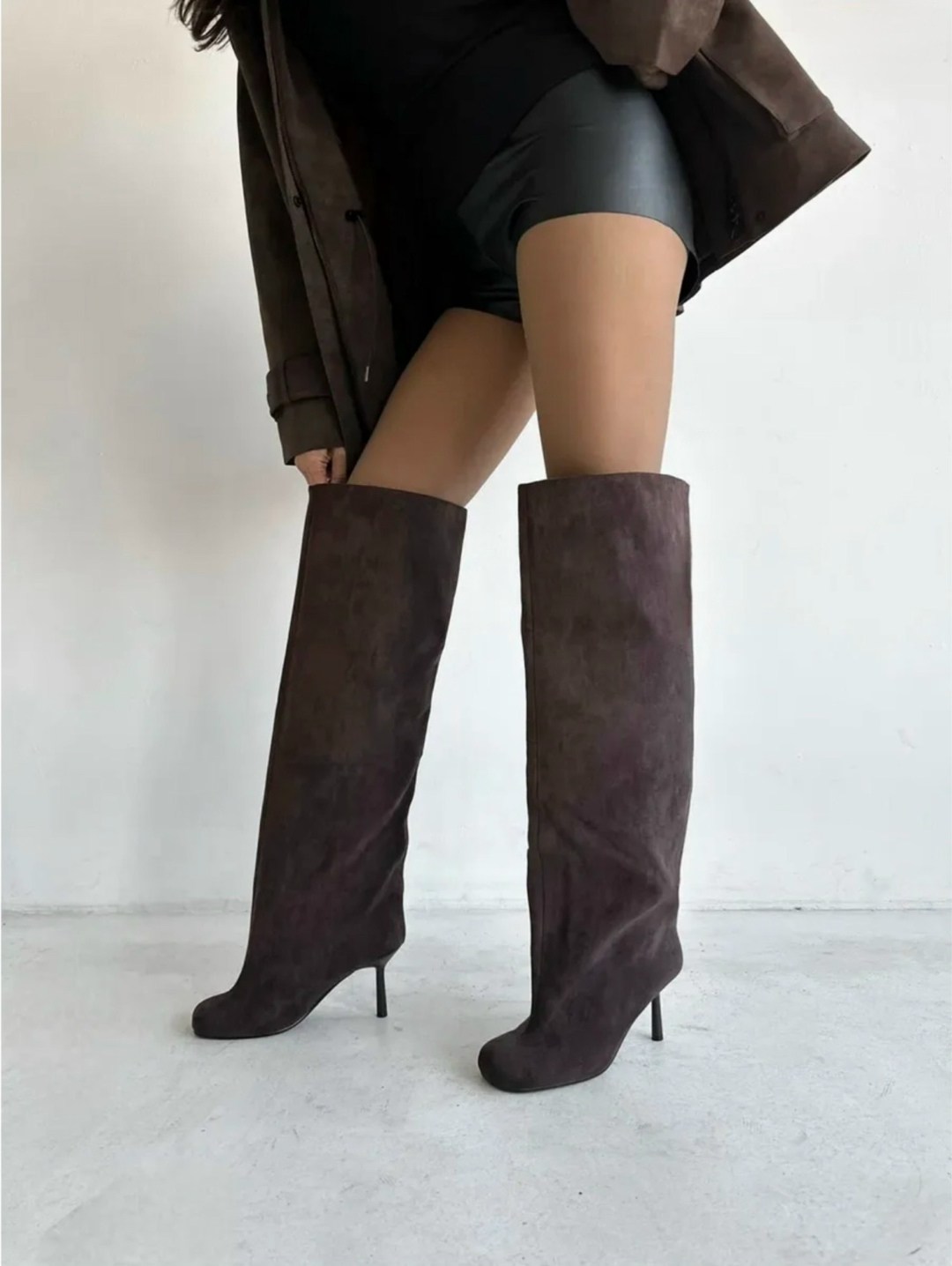 замшевые сапоги,демисезонные шоколадные коричневые сапоги высокие сапоги трубы ботфорты замшевые высокий каблук,сапоги демисезонные на каблуке натуральная замша londri,сапоги трубы на каблуке,коричнев