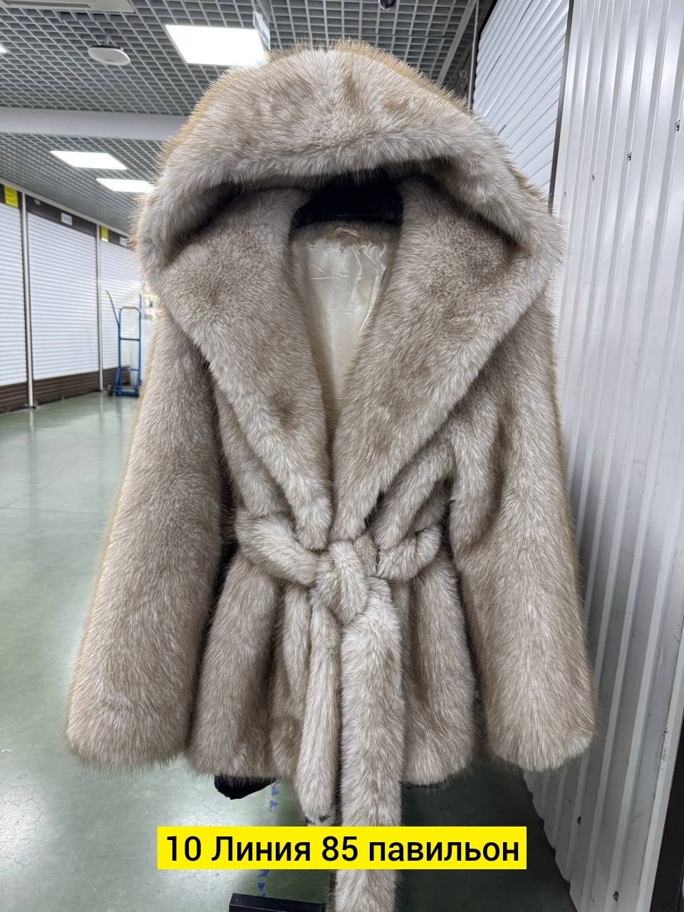 белая шуба,шуба норковая белая,норковый полушубок с капюшоном,белая короткая шуба,шуба из эко меха полушубок