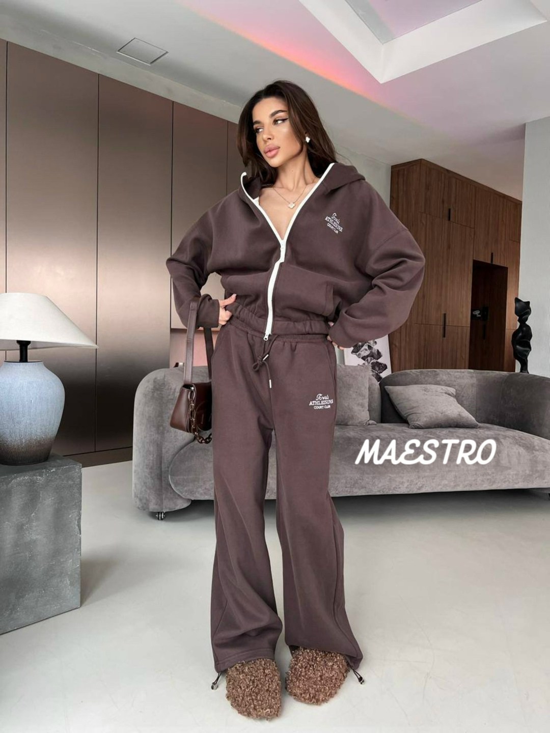 костюм спортивный женский,костюм спортивный,женский красный костюм miu miu,стильный костюм,женские костюмы