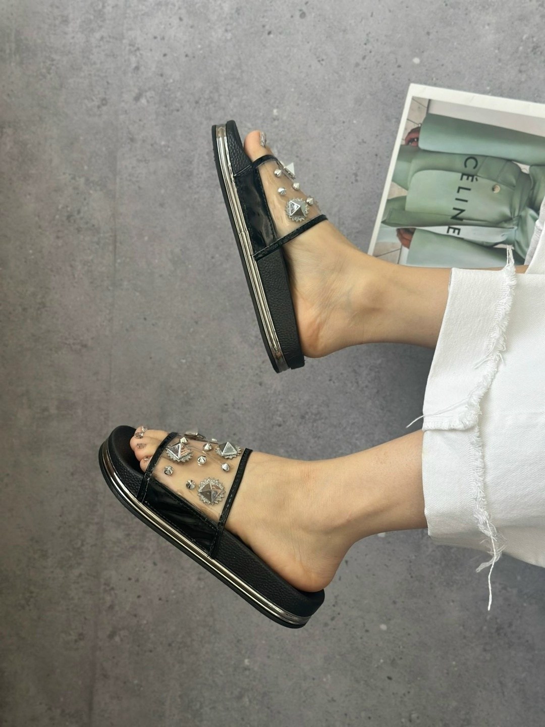 ,женские шлепанцы,модные шлепанцы,женские пляжные шлепанцы,шлепанцы со стразами