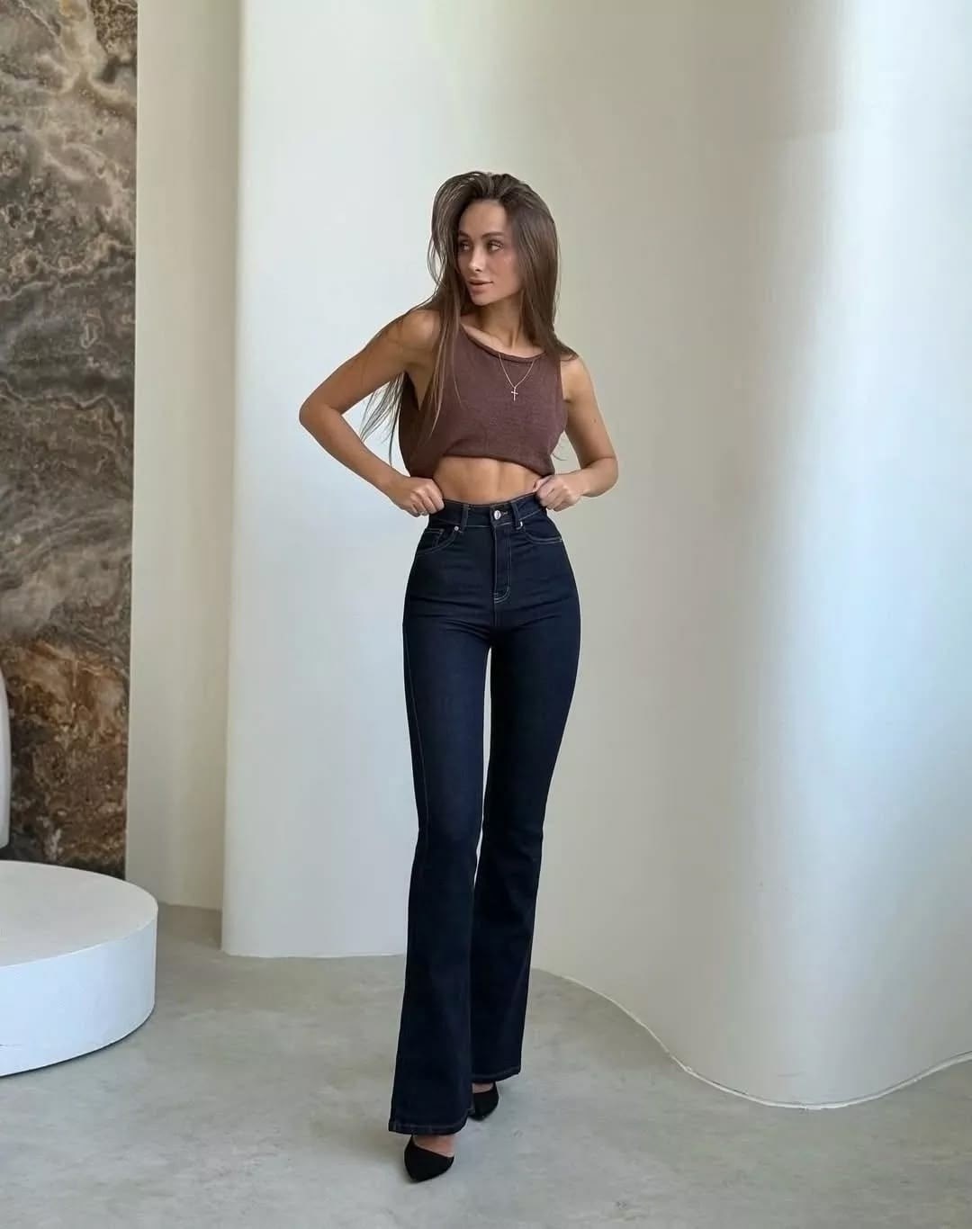 джинсы клеш женские,джинсах,модные джинсы,женские джинсы,стильные джинсы