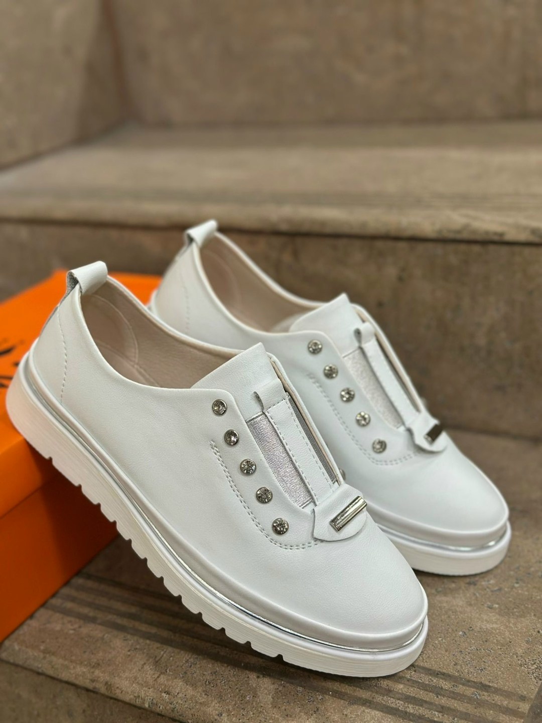 ,женские кроссовки,обуви,женская ,белые кеды