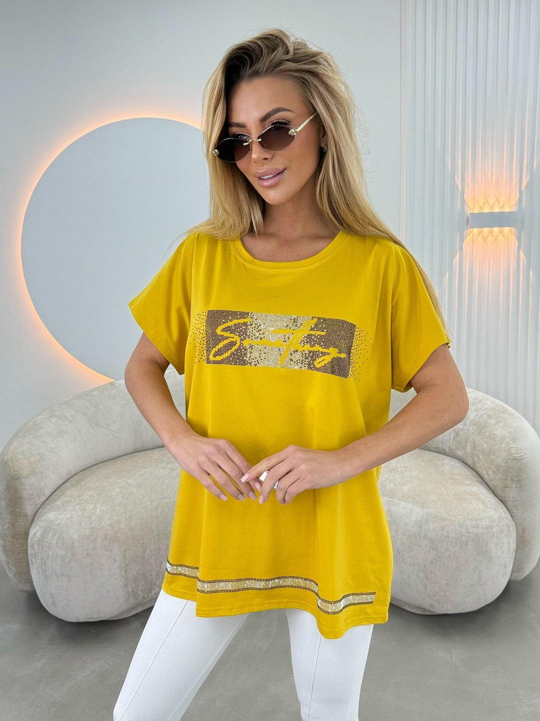 женская футболка,женская футболка белая,футболка оверсайз со стразами may way,футболка оверсайз со стразам,футболка со стразами