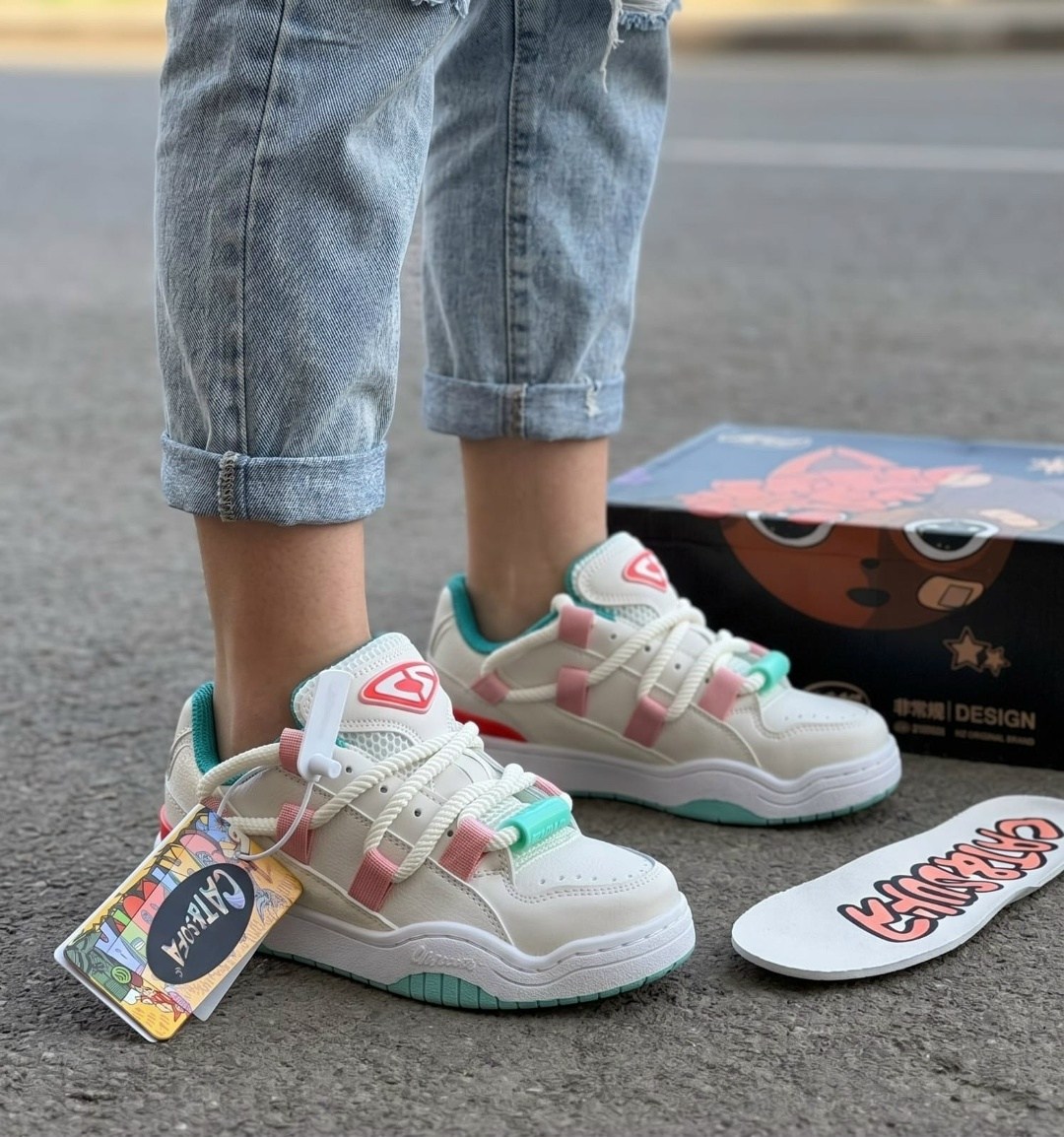 кроссовки,женские кроссовки,,оригинальные кроссовки,спортивная