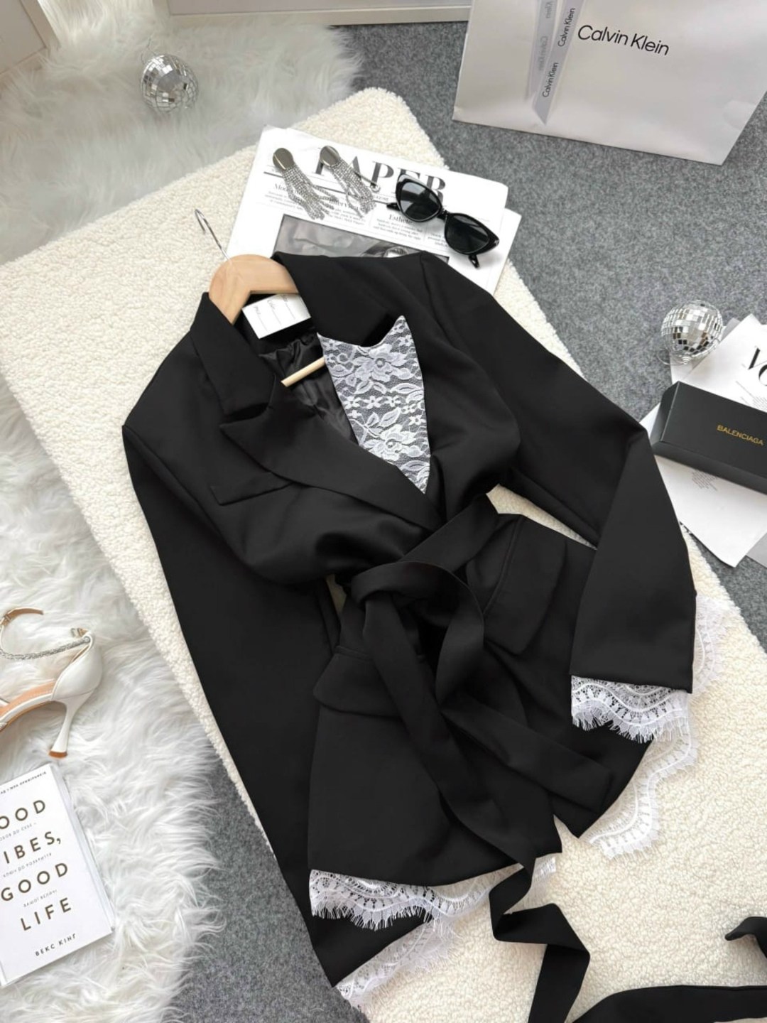 стильный наряд,одежда стильная,женские наряды,белые костюмы,модная блузка