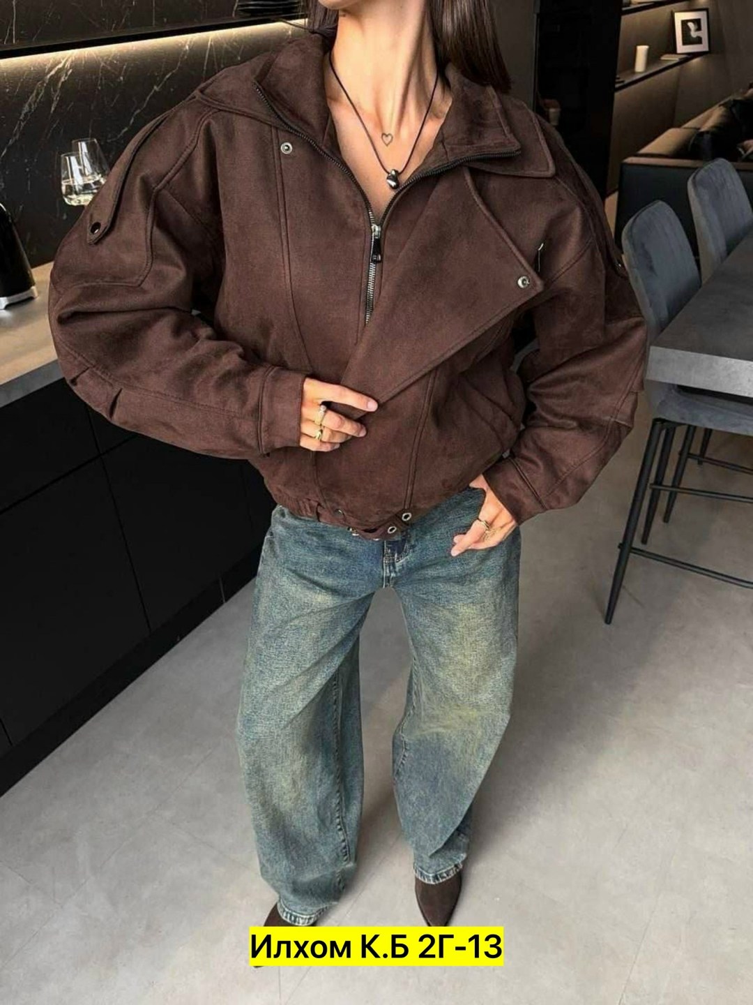 замшевая куртка,женская замшевая куртка,женская куртка бомбер из эко замши коричневого цвета,женская куртка,куртка бомбер женская