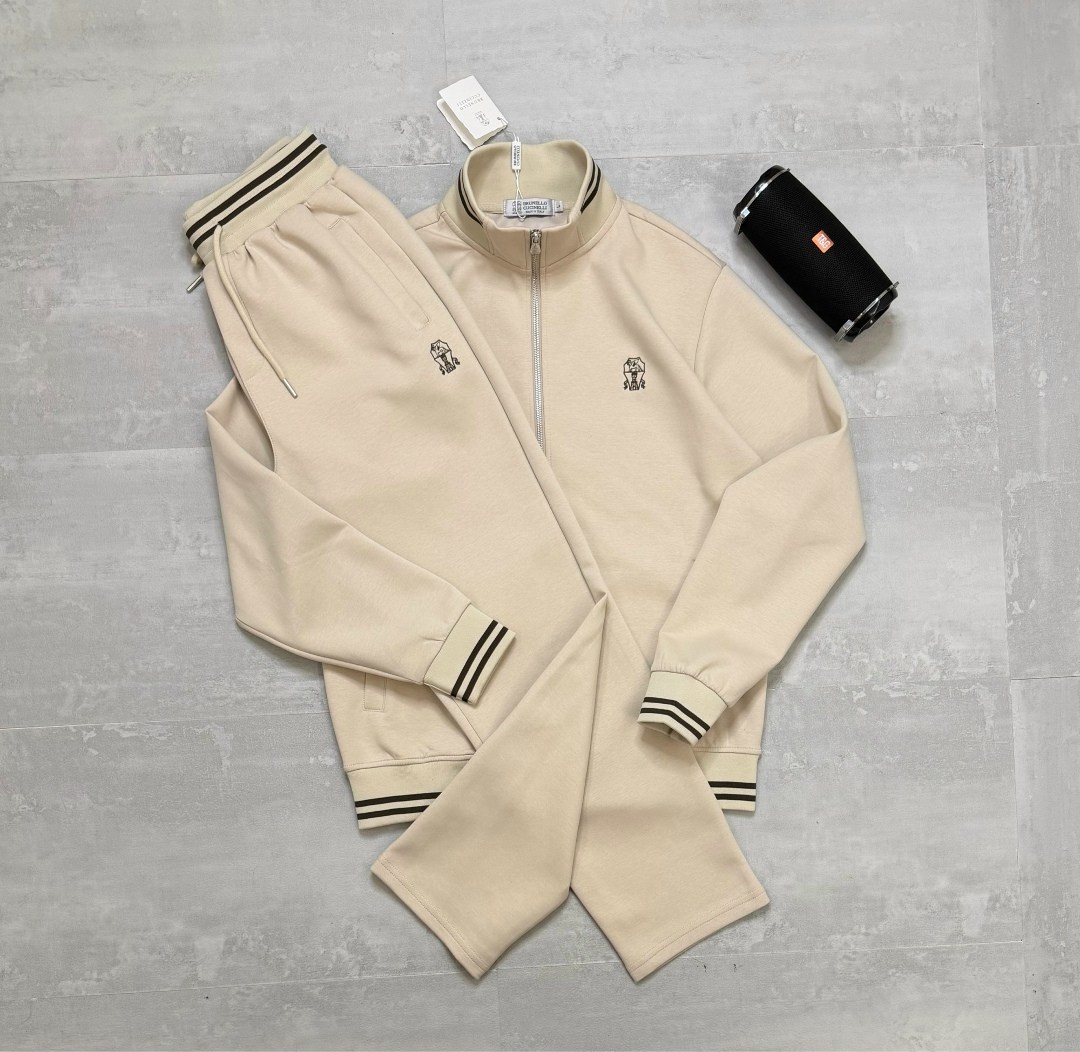 спортивные костюм,спортивный костюм stefano ricci бежевый,спортивный костюм brunello cucinelli,спортивный костюм бомбер на молнии и штаны gucci,мужской спортивный костюм