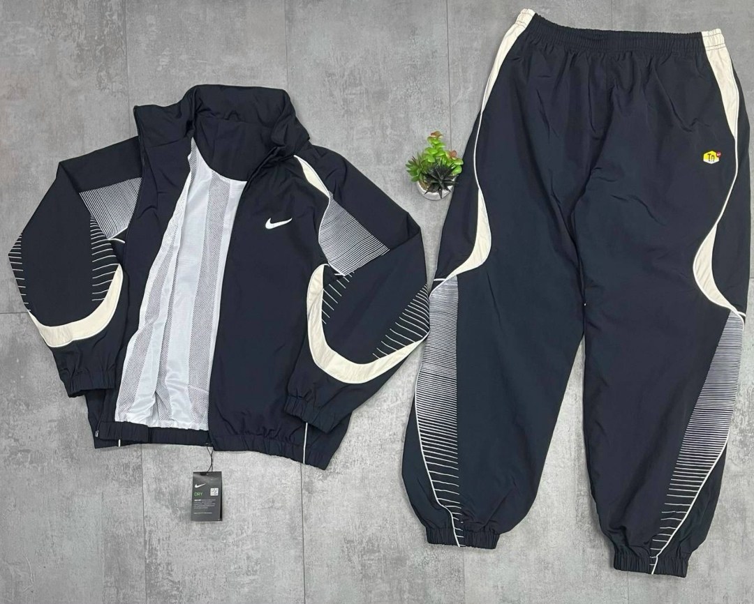 ветровка nike,спортивные костюмы nike,легкая куртка,ветровка