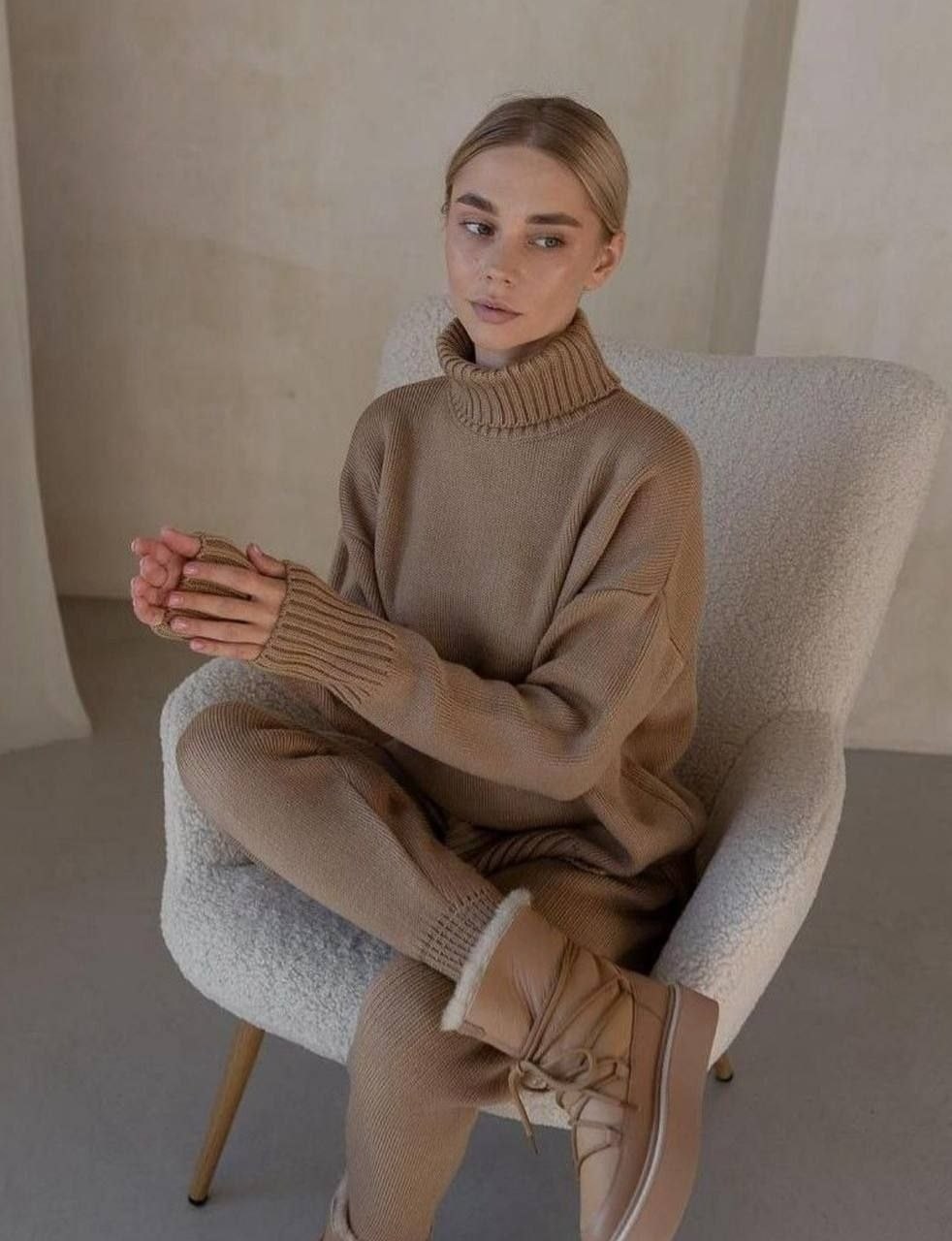 костюм вязаный трикотажный теплый с брюками royalclothes цвет черный,теплый женский вязаный костюм с горлом,костюм вязаный трикотажный теплый с брюками,трикотажный шерстяной костюм,костюм вязаный трик