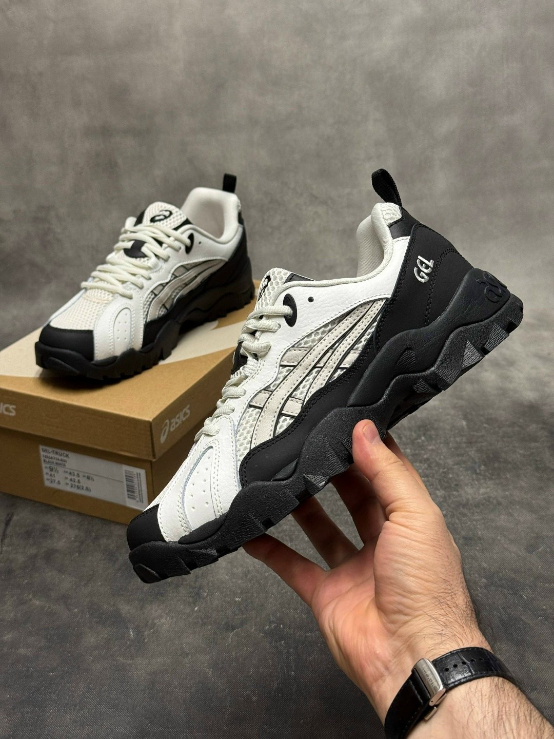 asics низкие повседневные кроссовки gel-truck с противоскользящей амортизацией белые черные,кроссовки asics,кроссовки asics gel pickax,кроссовки asics gel,asics мужские кроссовки