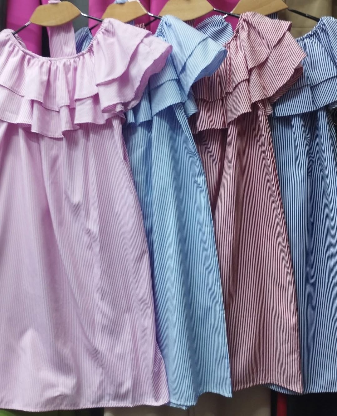 платье женское летнее с открытыми плечами,платье летнее,платье женское летнее с воланами,летние платья с оборками,платье с оборками