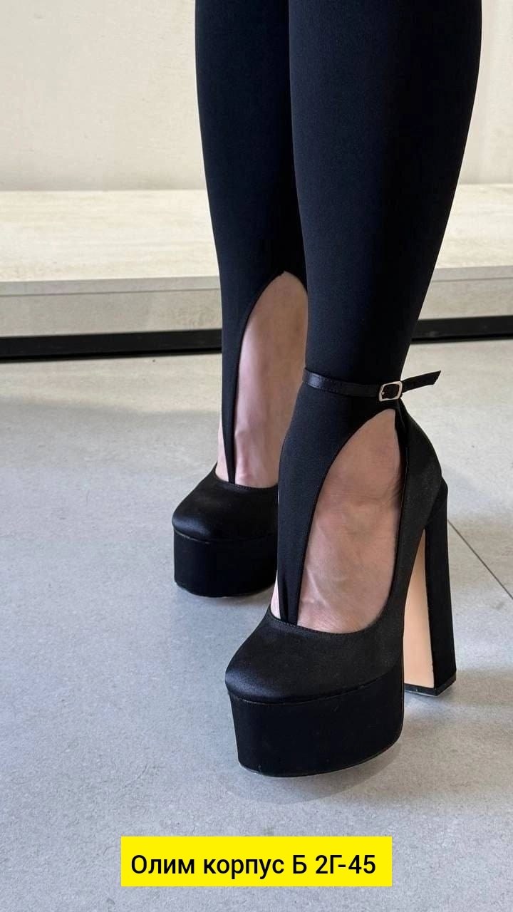 лосины со штрипками,лосины черные,туфли на платформе,туфли на высоком каблуке,туфли квадратные на платформе