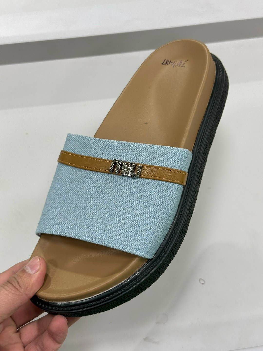 ,женские шлепанцы,модные тапочки,шлепки диор,сандалии женские