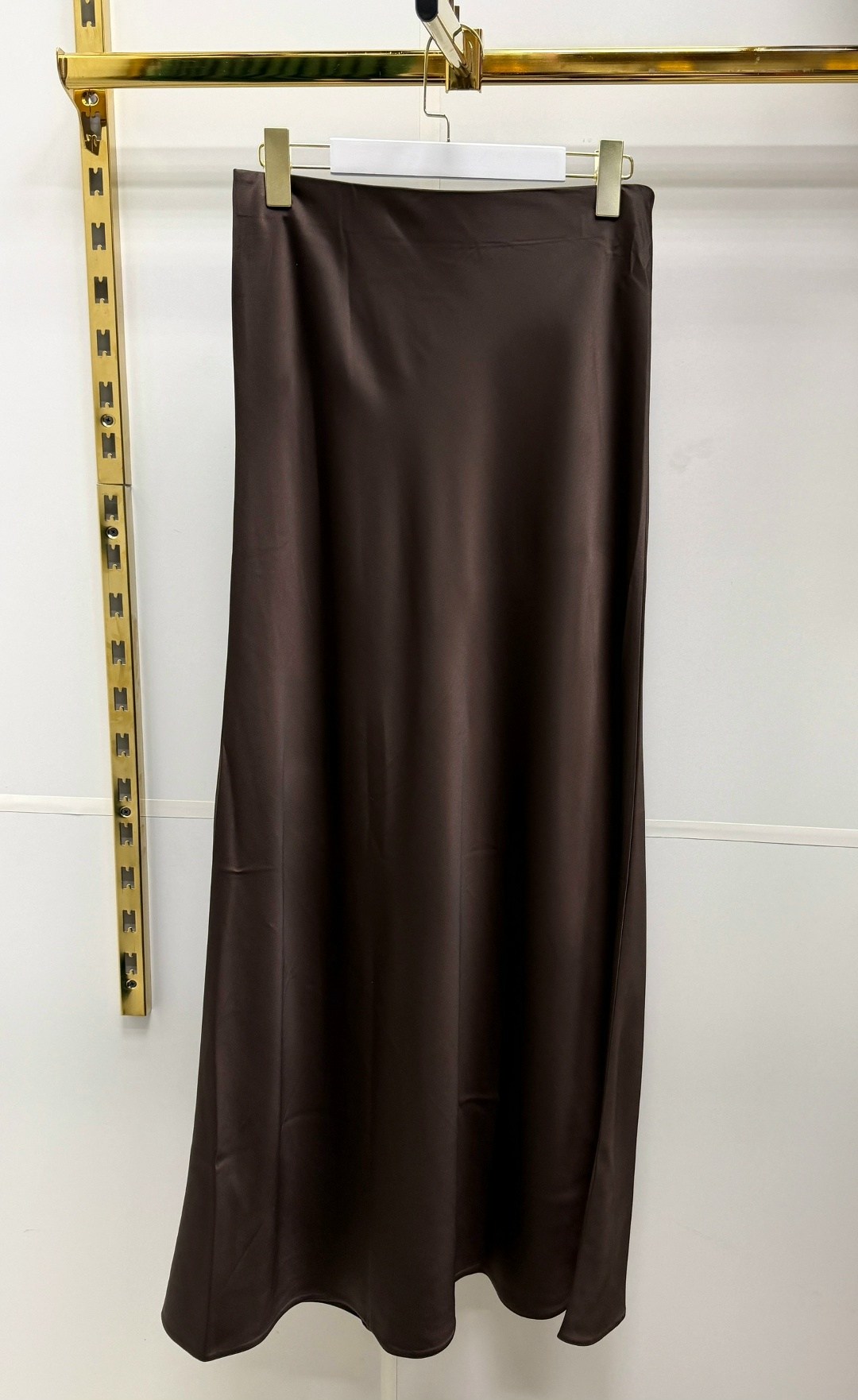 атласная юбка миди,атласная юбка,юбка,женская атласная юбка-миди,юбка миди